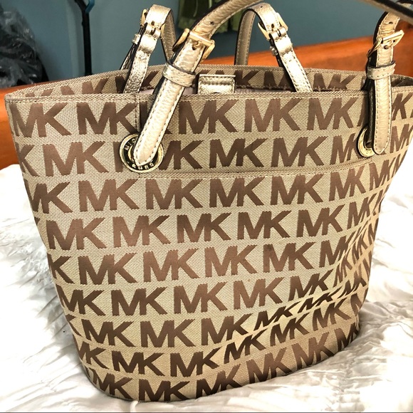 Michael Kors Handbags - Very used purse
